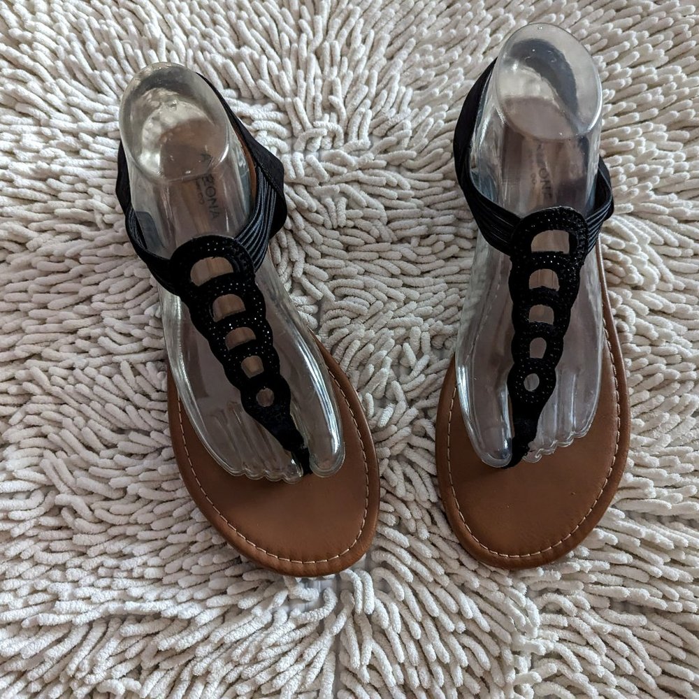 Arizona Jean Co Black with rhinestones at toe area sandal  SZ 10M